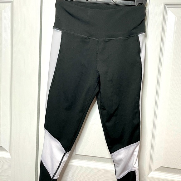 FASHION NOVA black and white legging set - Picture 5 of 7